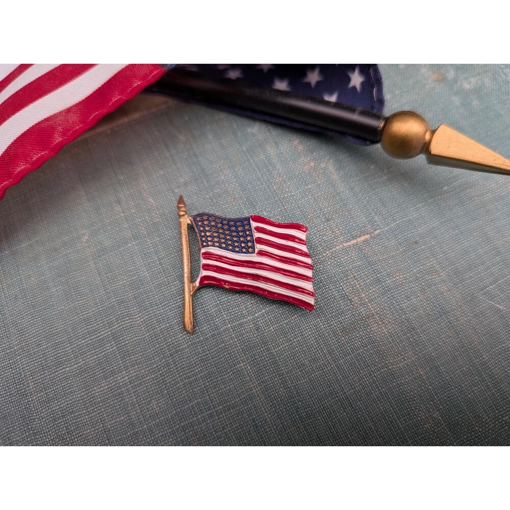 Vintage 1940 WWII American Flag Lapel Pin, Victory Day Sweetheart Pin